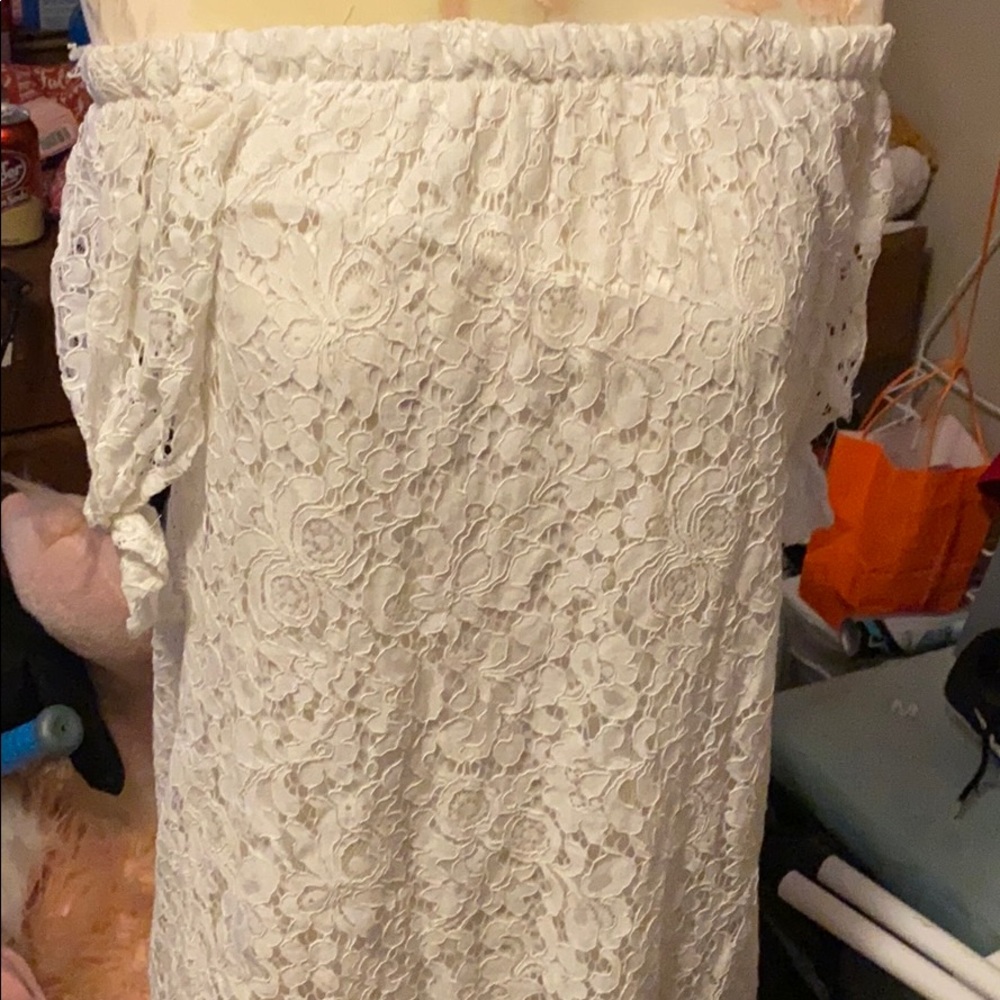 Lace sleeveless dress